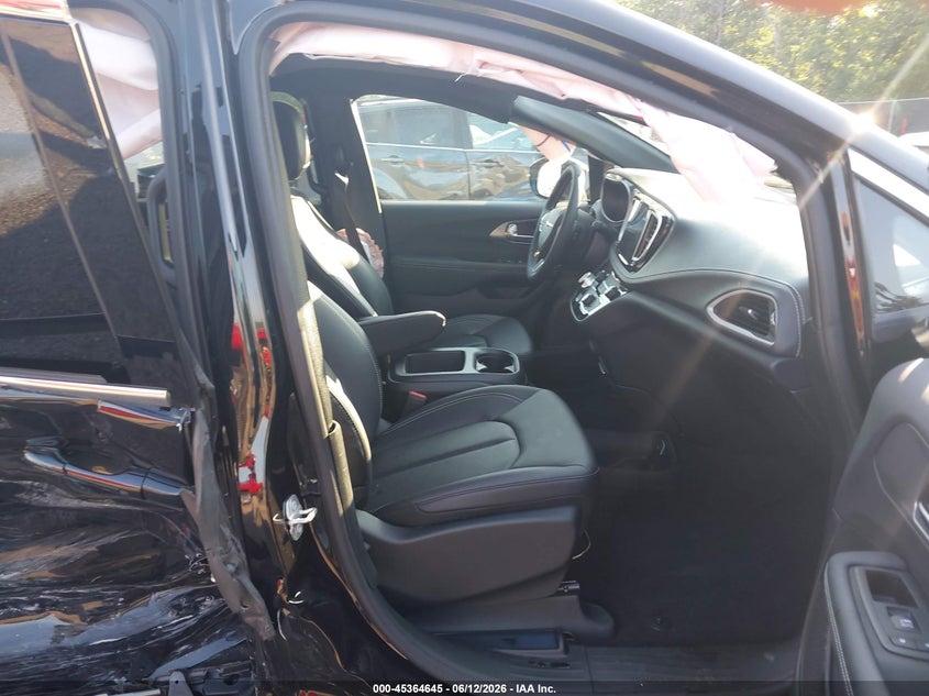 2026 Chrysler Pacifica VIN 2C4RC1BG7TR153130 IAAI salvage auction — LEFT & RIGHT, Clear (South Carolina), sold $7,600 on 2026-07-29 (photo 5)