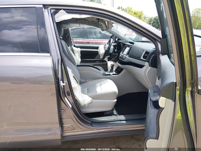 2019 Toyota Highlander VIN 5TDZZRFH9KS361189 IAAI salvage auction — FRONT END, Salvage (Mississippi), sold $5,200 on 2026-07-23 (photo 5)