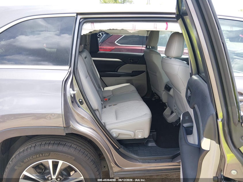 2019 Toyota Highlander VIN 5TDZZRFH9KS361189 IAAI salvage auction — FRONT END, Salvage (Mississippi), sold $5,200 on 2026-07-23 (photo 8)