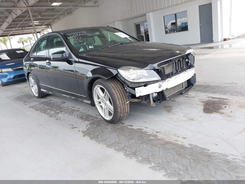 2014 Mercedes-benz C-klasse VIN WDDGF8AB0EA940267 IAAI salvage auction — FRONT END, Salvage Title, sold $1,950 on 2026-07-29 (photo 1)