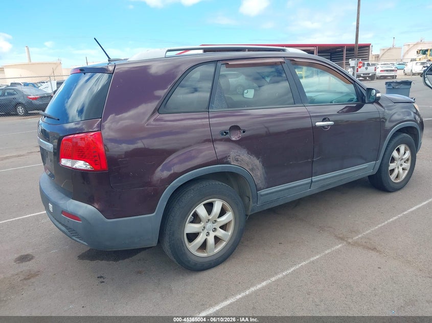 2011 Kia Sorento VIN 5XYKT3A10BG074086 IAAI salvage auction — NORMAL WEAR, Clear (Hawaii), sold $100 on 2026-07-21 (photo 4)