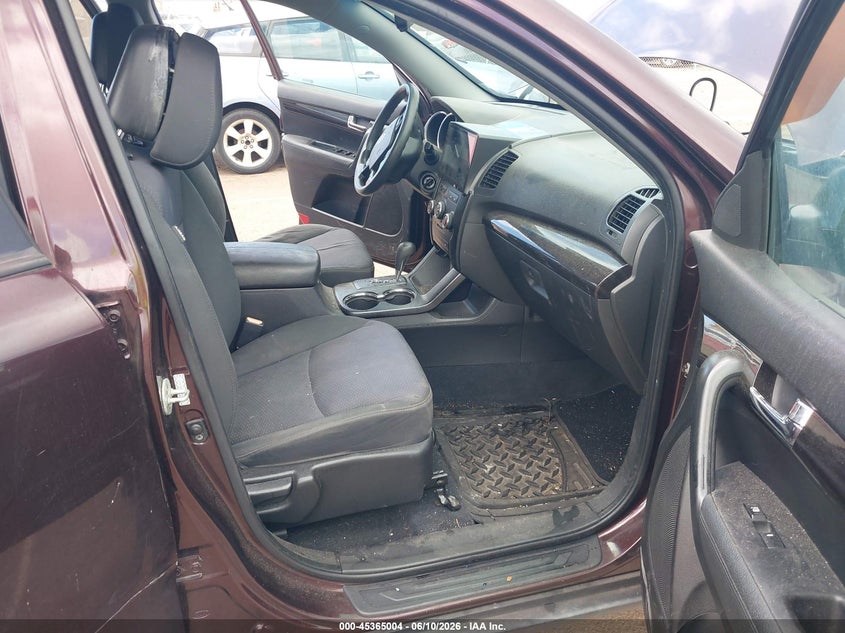 2011 Kia Sorento VIN 5XYKT3A10BG074086 IAAI salvage auction — NORMAL WEAR, Clear (Hawaii), sold $100 on 2026-07-21 (photo 5)