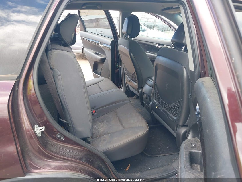 2011 Kia Sorento VIN 5XYKT3A10BG074086 IAAI salvage auction — NORMAL WEAR, Clear (Hawaii), sold $100 on 2026-07-21 (photo 8)