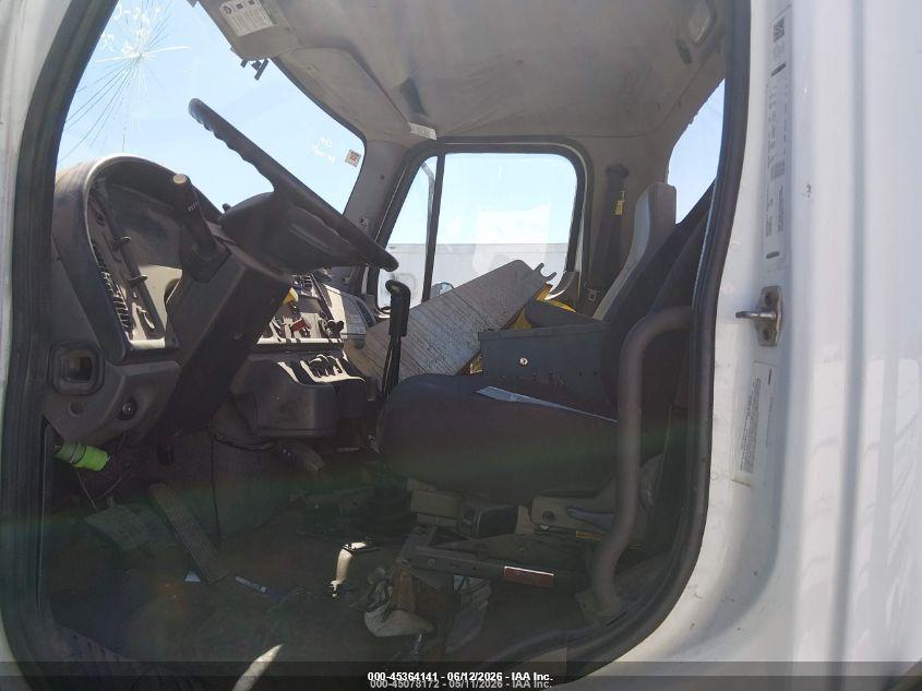 2017 Freightliner 114sd VIN 1FVHG3DV3HHJA5876 IAAI salvage auction — ALL OVER, Clear (Arkansas), sold $7,800 on 2026-07-29 (photo 5)