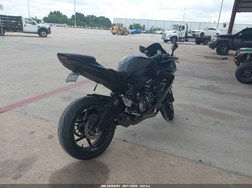 2016 Kawasaki VIN JKBZXJE15GA019275 IAAI salvage auction — SIDE, Salvage (Texas), sold $4,100 on 2026-07-08 (photo 4)