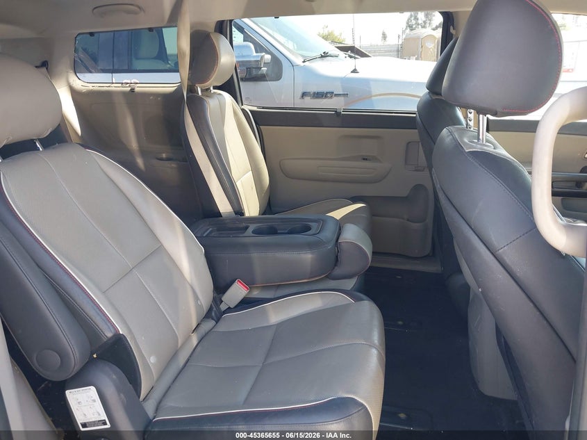 2017 Kia SEDONA VIN KNDMB5C19H6230190 IAAI salvage auction — SIDE, Salvage (California), sold $1,550 on 2026-07-28 (photo 8)
