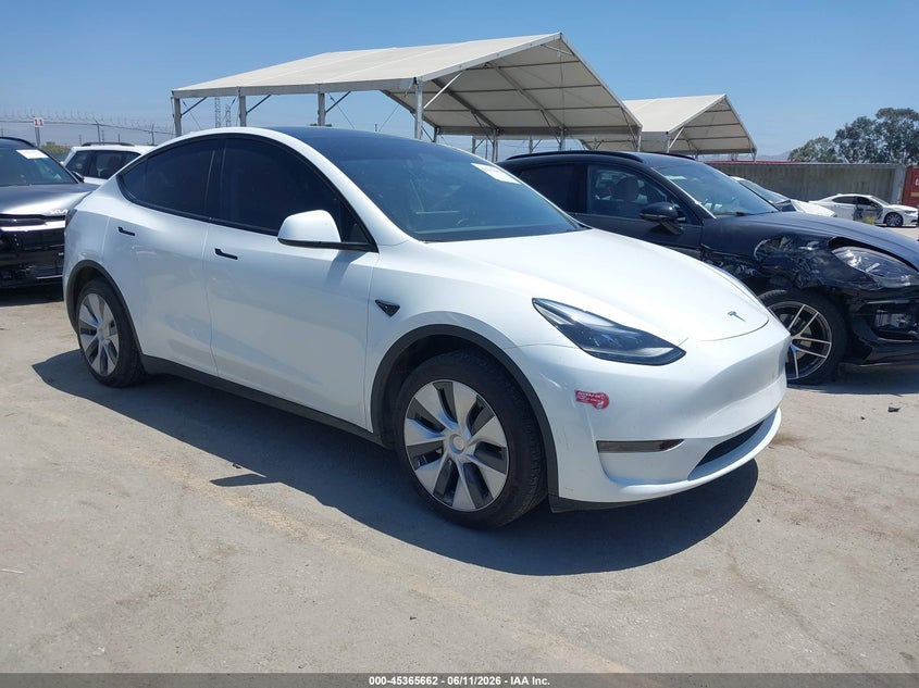2024 Tesla Model y VIN 7SAYGDED3RF095883 IAAI salvage auction — SIDE, Salvage (California), sold $15,600 on 2026-07-12 (photo 1)