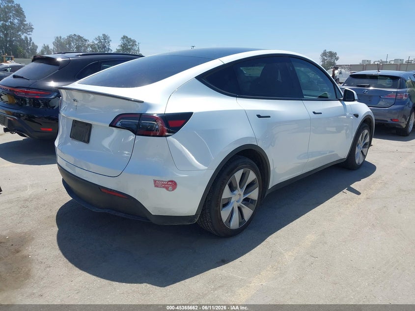 2024 Tesla Model y VIN 7SAYGDED3RF095883 IAAI salvage auction — SIDE, Salvage (California), sold $15,600 on 2026-07-12 (photo 4)