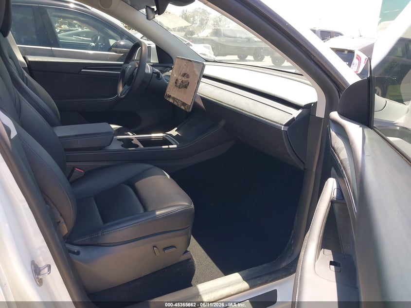 2024 Tesla Model y VIN 7SAYGDED3RF095883 IAAI salvage auction — SIDE, Salvage (California), sold $15,600 on 2026-07-12 (photo 5)