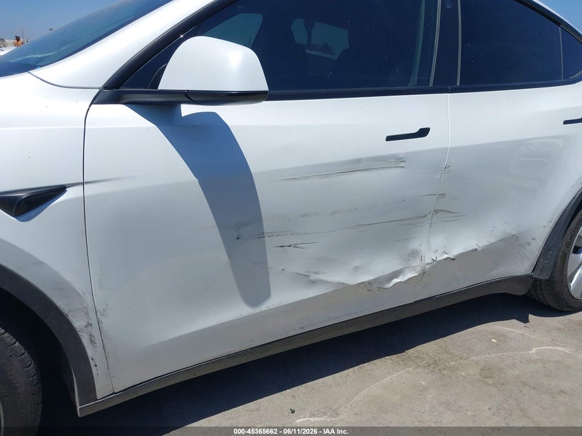 2024 Tesla Model y VIN 7SAYGDED3RF095883 IAAI salvage auction — SIDE, Salvage (California), sold $15,600 on 2026-07-12 (photo 6)