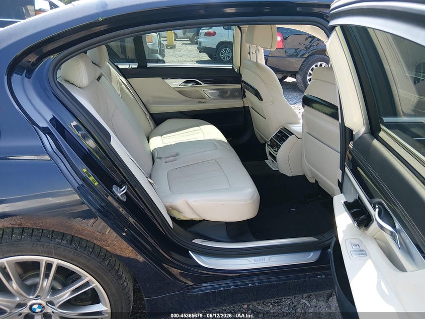 2016 BMW 7er VIN WBA7E2C55GG547475 IAAI salvage auction — LEFT SIDE, Clear (South Carolina), sold $8,500 on 2026-07-07 (photo 8)