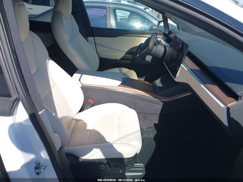 2022 Tesla Model x VIN 7SAXCBE56NF328928 IAAI salvage auction — SIDE, Salvage (California), sold $16,700 on 2026-07-29 (photo 5)