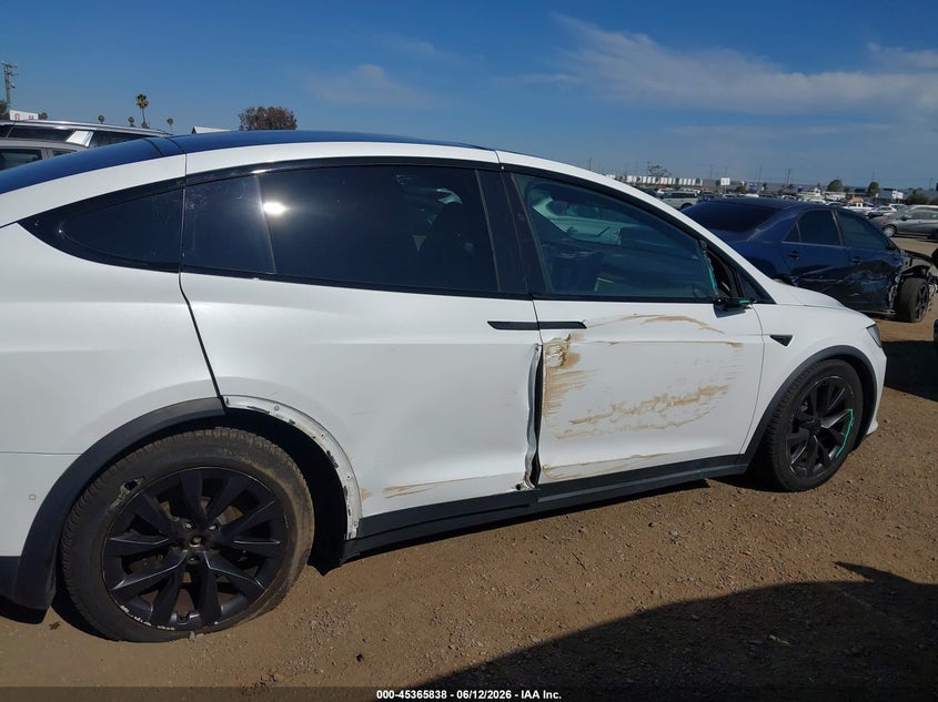 2022 Tesla Model x VIN 7SAXCBE56NF328928 IAAI salvage auction — SIDE, Salvage (California), sold $16,700 on 2026-07-29 (photo 6)