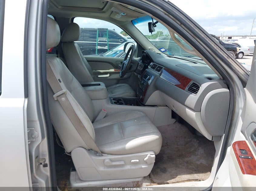 2011 Chevrolet Suburban 1500 VIN 1GNSCJE04BR112546 IAAI salvage auction — RIGHT FRONT, Original (Texas), sold $1,200 on 2026-07-08 (photo 5)