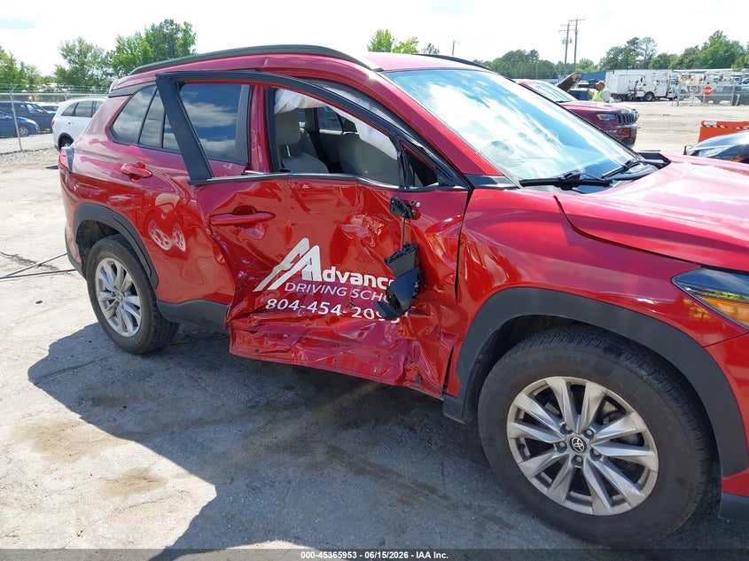2022 Toyota Corolla cross VIN 7MUCAAAG2NV012639 IAAI salvage auction — RIGHT SIDE, Salvage (Virginia), sold $4,350 on 2026-07-10 (photo 6)