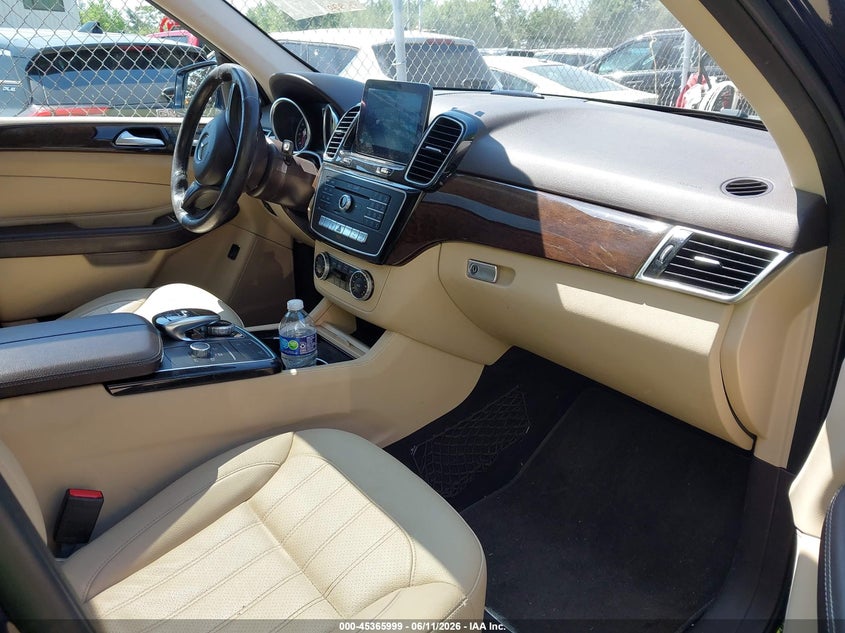 2017 Mercedes-benz VIN 4JGDA5HB7HA847424 IAAI salvage auction — SIDE, Salvage (Rhode Island), sold $6,600 on 2026-07-25 (photo 5)