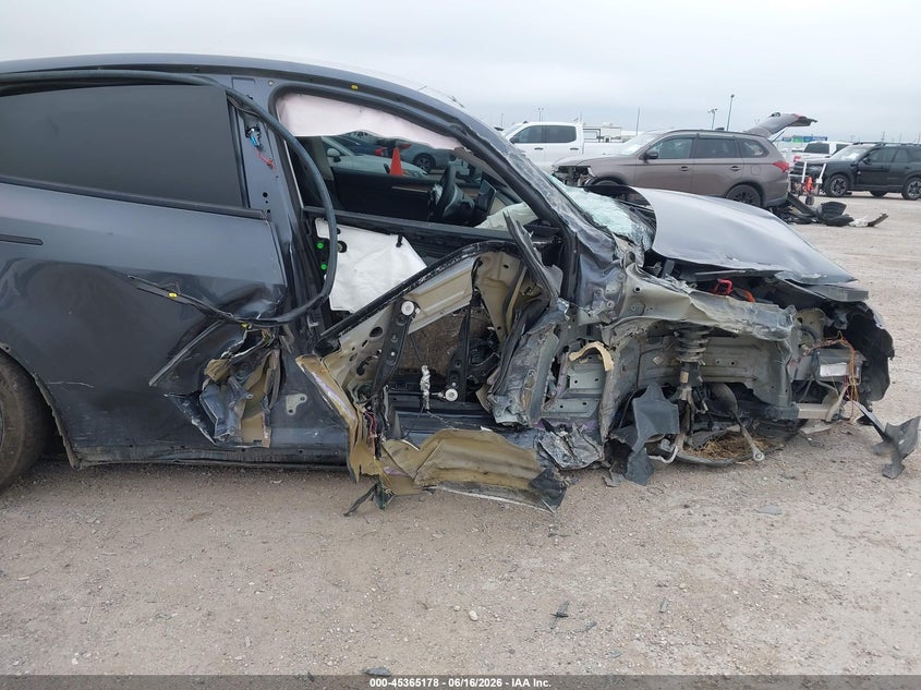 2022 Tesla Model y VIN 7SAYGDEF4NF540644 IAAI salvage auction — SIDE, Salvage Title, sold $2,700 on 2026-08-19 (photo 6)