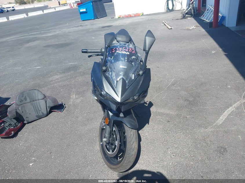 2026 Kawasaki Ninja VIN ML5EXGH14TDA80839 IAAI salvage auction — LEFT & RIGHT, Wait Title, sold $1,800 on 2026-09-03 (photo 5)