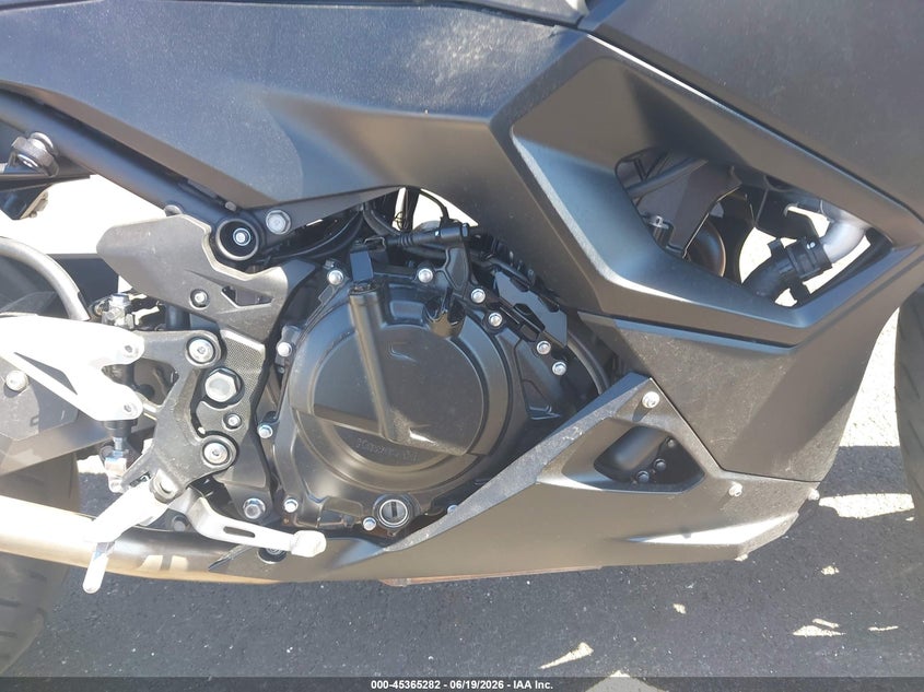 2026 Kawasaki Ninja VIN ML5EXGH14TDA80839 IAAI salvage auction — LEFT & RIGHT, Wait Title, sold $1,800 on 2026-09-03 (photo 8)