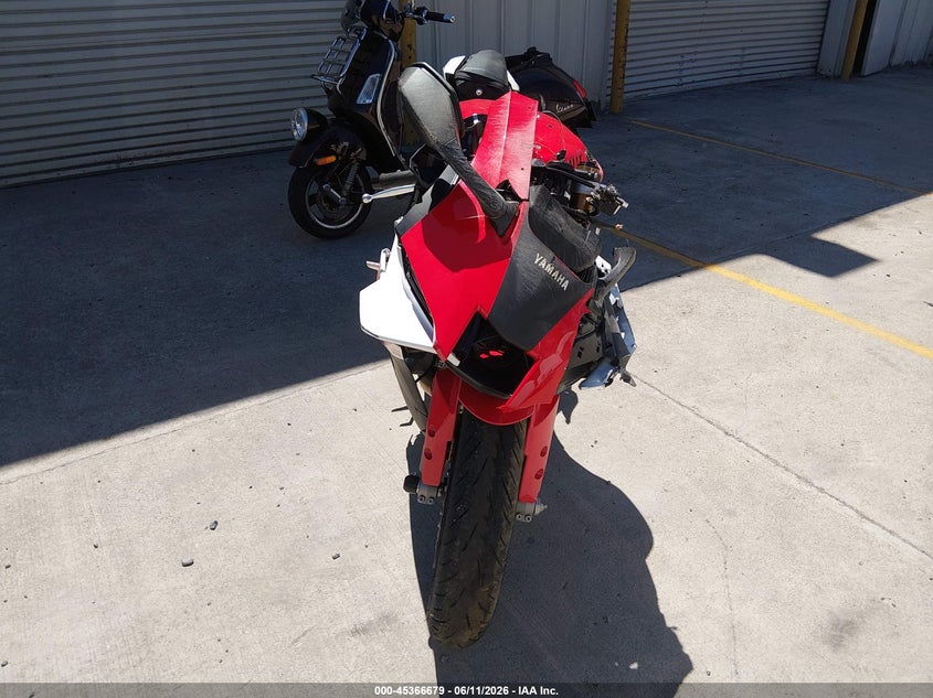 2026 Yamaha VIN JYARNA3Y1TA000731 IAAI salvage auction — LEFT FRONT, Salvage (California), sold $2,500 on 2026-07-29 (photo 5)