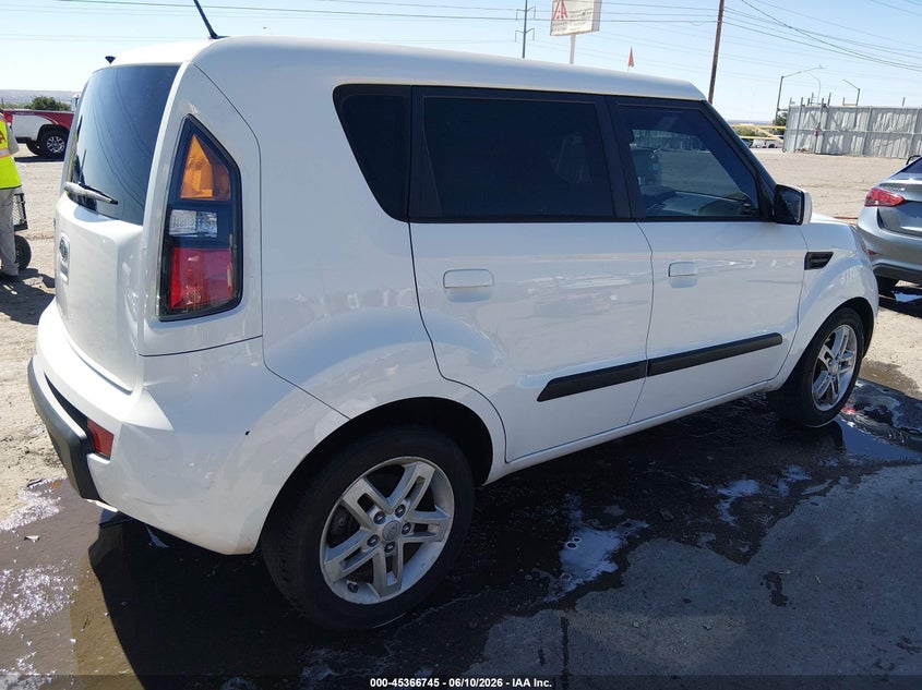 2010 Kia Soul VIN KNDJT2A28A7038317 IAAI salvage auction — NORMAL WEAR, Clear (New Mexico), sold $400 on 2026-07-29 (photo 4)