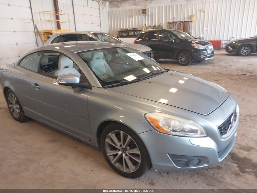 2011 Volvo C70 VIN YV1672MC6BJ109883 — IAAI salvage auction photo