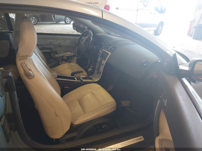 2011 Volvo C70 VIN YV1672MC6BJ109883 IAAI salvage auction — SIDE, Clear (Michigan), sold $1,250 on 2026-07-09 (photo 5)