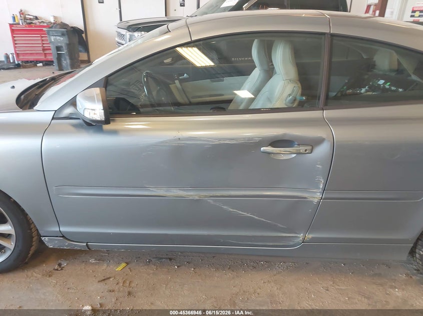 2011 Volvo C70 VIN YV1672MC6BJ109883 IAAI salvage auction — SIDE, Clear (Michigan), sold $1,250 on 2026-07-09 (photo 6)