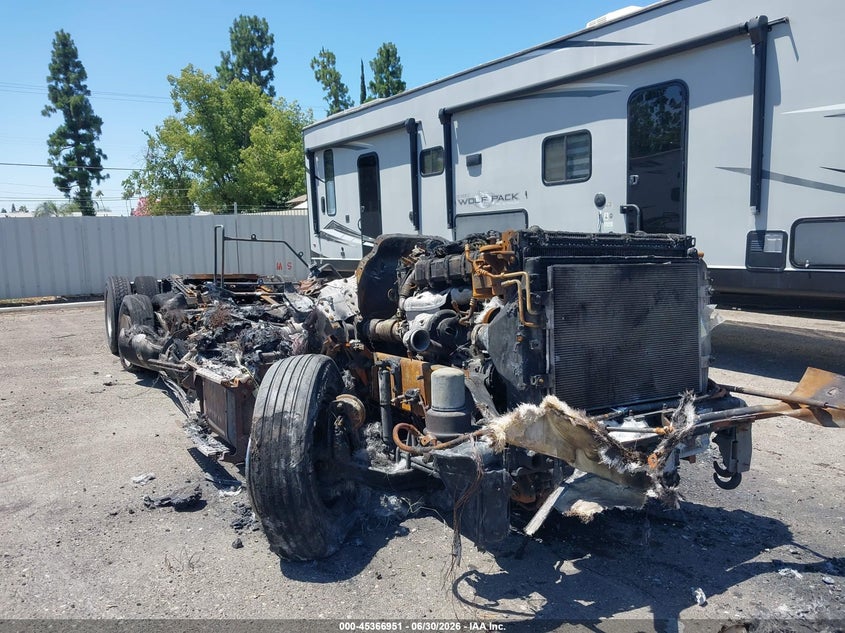 2019 Freightliner New cascadia 126 VIN 1FUJHHDR2KLKM1251 IAAI salvage auction — BURN, Non-Repairable (California), sold $25 on 2026-07-29 (photo 1)