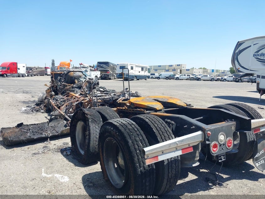 2019 Freightliner New cascadia 126 VIN 1FUJHHDR2KLKM1251 IAAI salvage auction — BURN, Non-Repairable (California), sold $25 on 2026-07-29 (photo 3)