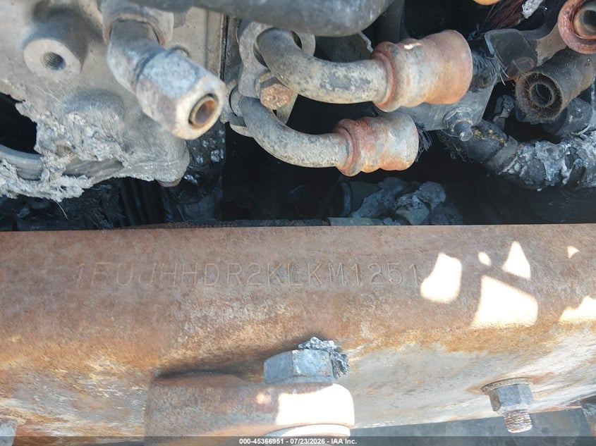 2019 Freightliner New cascadia 126 VIN 1FUJHHDR2KLKM1251 IAAI salvage auction — BURN, Non-Repairable (California), sold $25 on 2026-07-29 (photo 9)