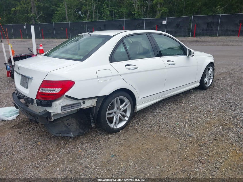 2014 Mercedes-benz C-klasse VIN WDDGF4HB1ER310967 IAAI salvage auction — FRONT & REAR, Salvage (South Carolina), sold $825 on 2026-07-22 (photo 4)