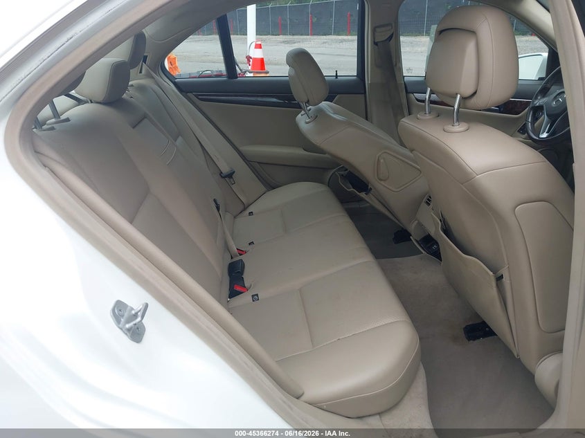2014 Mercedes-benz C-klasse VIN WDDGF4HB1ER310967 IAAI salvage auction — FRONT & REAR, Salvage (South Carolina), sold $825 on 2026-07-22 (photo 8)