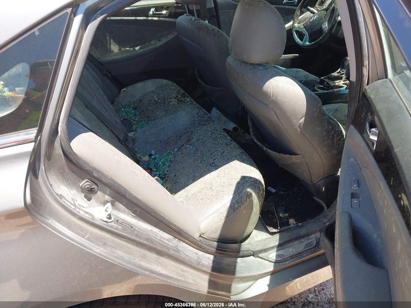 2014 Hyundai Sonata VIN 5NPEC4AB6EH885660 IAAI salvage auction — BIO HAZARD, Clear (Missouri), sold $125 on 2026-07-13 (photo 8)