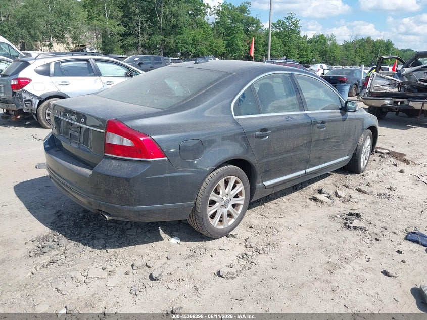 2011 Volvo S80 VIN YV1940AS2B1147018 IAAI salvage auction — NORMAL WEAR, Clear (Massachusetts), sold $375 on 2026-07-22 (photo 4)