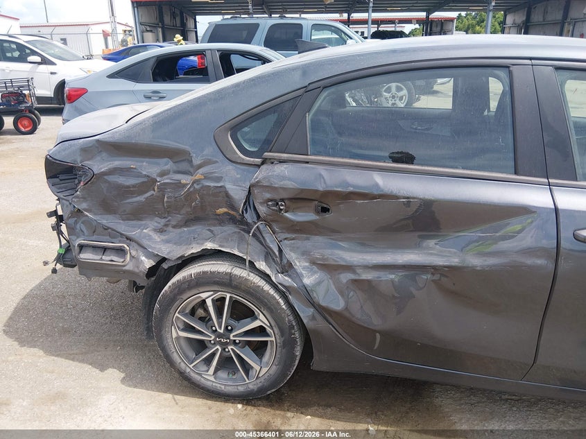 2022 Kia Forte VIN 3KPF24AD0NE445351 IAAI salvage auction — REAR END, Salvage Title, sold $3,050 on 2026-07-31 (photo 6)