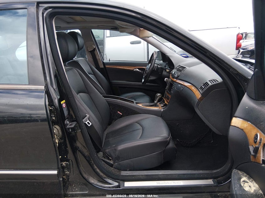 2009 Mercedes-benz E-class VIN WDBUF56X49B417526 IAAI salvage auction — ROOF, Salvage (Texas), sold $650 on 2026-07-16 (photo 5)