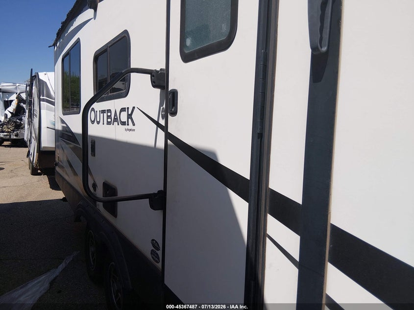 2020 Keystone Other VIN 4YDT24026LB450483 IAAI salvage auction — SIDE, Salvage (Arizona), sold $2,000 on 2026-07-29 (photo 5)