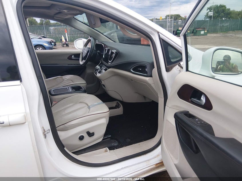 2020 Chrysler Pacifica VIN 2C4RC1GG0LR109737 IAAI salvage auction — FRONT END, Salvage (Oklahoma), sold $1,500 on 2026-07-24 (photo 5)