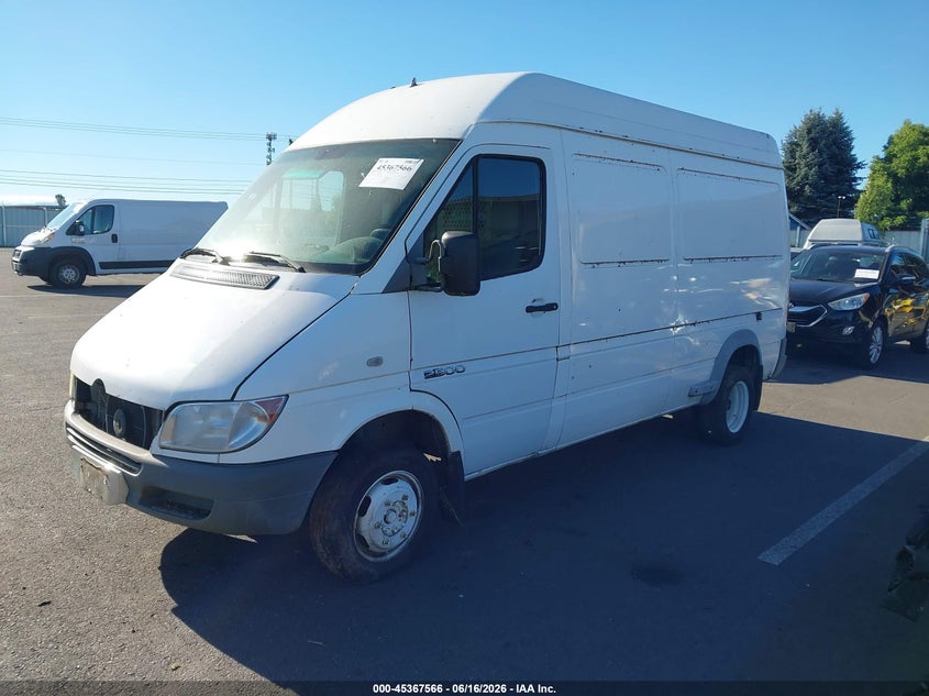 2004 Dodge Sprinter VIN WD2PD443345586103 IAAI salvage auction — NORMAL WEAR, Peddle Clear Public-Restricted (Oregon), sold $875 on 2026-07-14 (photo 2)