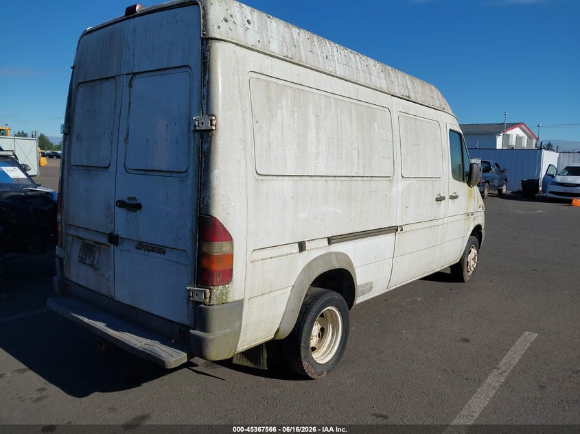 2004 Dodge Sprinter VIN WD2PD443345586103 IAAI salvage auction — NORMAL WEAR, Peddle Clear Public-Restricted (Oregon), sold $875 on 2026-07-14 (photo 4)