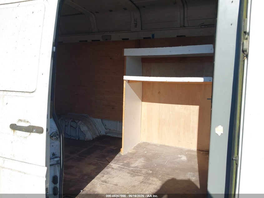 2004 Dodge Sprinter VIN WD2PD443345586103 IAAI salvage auction — NORMAL WEAR, Peddle Clear Public-Restricted (Oregon), sold $875 on 2026-07-14 (photo 8)