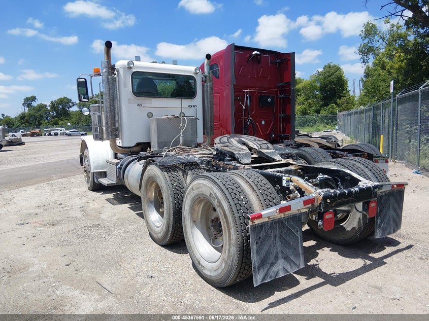 2017 Peterbilt 389 VIN 1XPXD79X6HD391315 IAAI salvage auction — NORMAL WEAR, Clear (Texas), sold $19,750 on 2026-07-29 (photo 3)