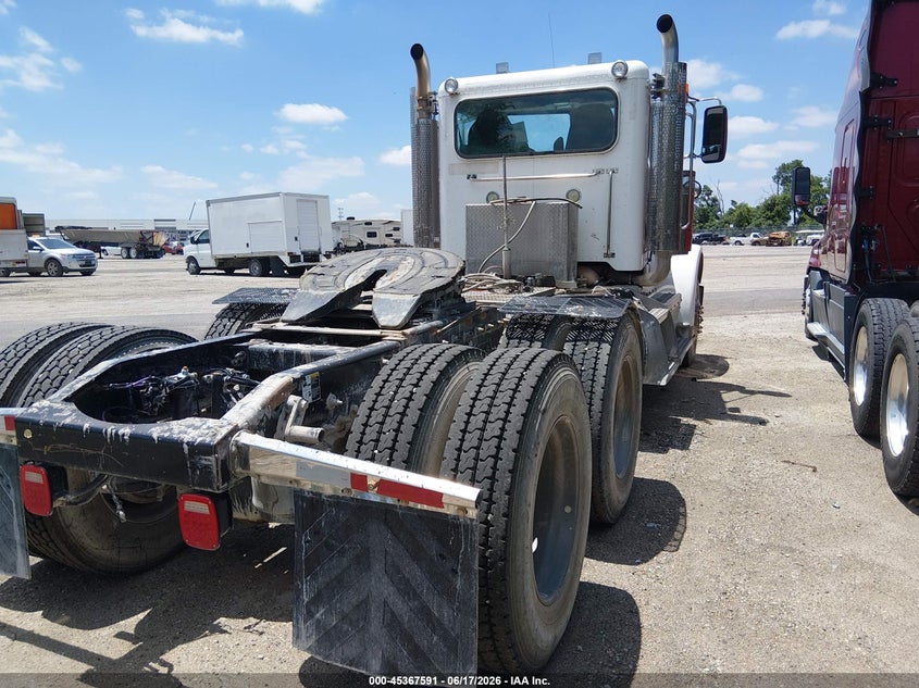 2017 Peterbilt 389 VIN 1XPXD79X6HD391315 IAAI salvage auction — NORMAL WEAR, Clear (Texas), sold $23,650 on 2026-07-08 (photo 4)