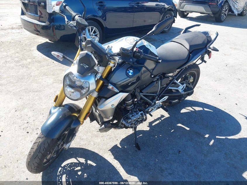2020 BMW R 1250 VIN WB10J7301LZG71047 IAAI salvage auction — LEFT & RIGHT, Salvage (California), sold $4,000 on 2026-07-08 (photo 2)