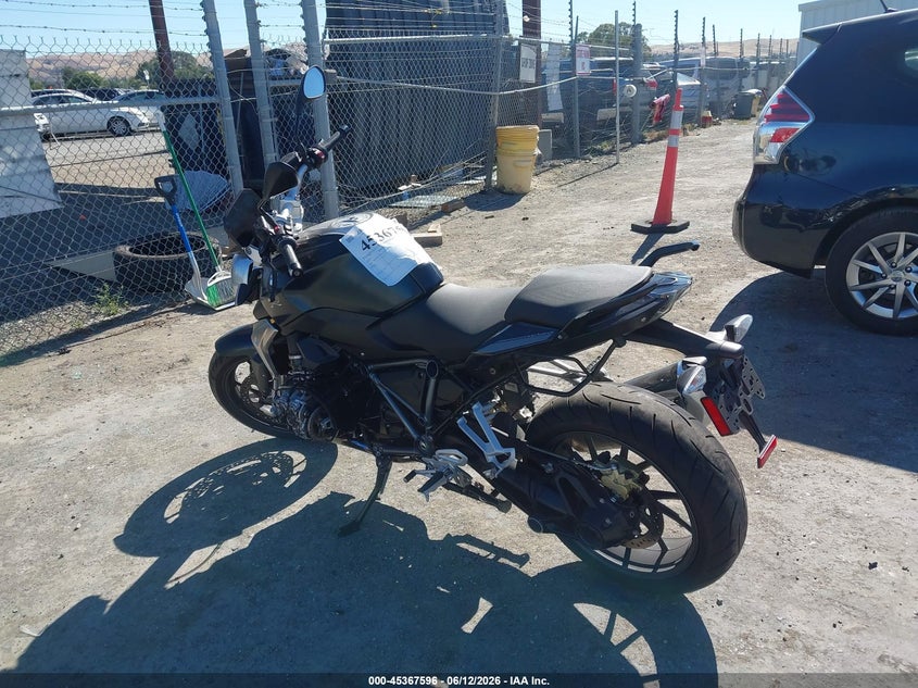 2020 BMW R 1250 VIN WB10J7301LZG71047 IAAI salvage auction — LEFT & RIGHT, Salvage (California), sold $4,000 on 2026-07-08 (photo 3)