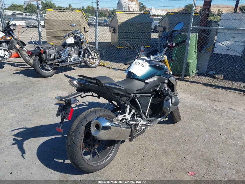 2020 BMW R 1250 VIN WB10J7301LZG71047 IAAI salvage auction — LEFT & RIGHT, Salvage (California), sold $4,000 on 2026-07-08 (photo 4)