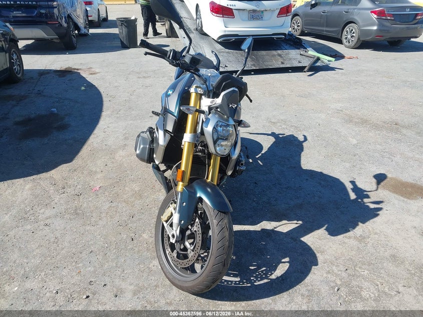 2020 BMW R 1250 VIN WB10J7301LZG71047 IAAI salvage auction — LEFT & RIGHT, Salvage (California), sold $4,000 on 2026-07-08 (photo 5)