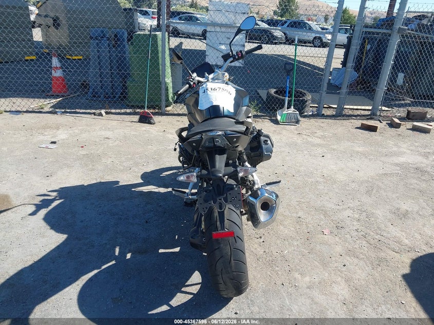 2020 BMW R 1250 VIN WB10J7301LZG71047 IAAI salvage auction — LEFT & RIGHT, Salvage (California), sold $4,000 on 2026-07-08 (photo 6)