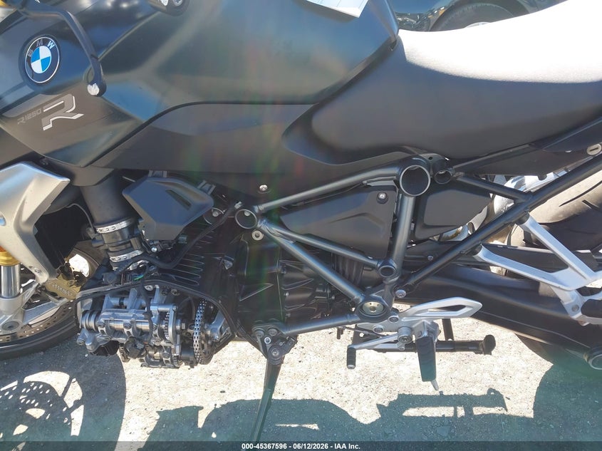 2020 BMW R 1250 VIN WB10J7301LZG71047 IAAI salvage auction — LEFT & RIGHT, Salvage (California), sold $4,000 on 2026-07-08 (photo 9)